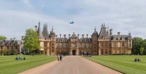 The Top of the Pyramid: The Rothschilds, the Vatican and the British ...