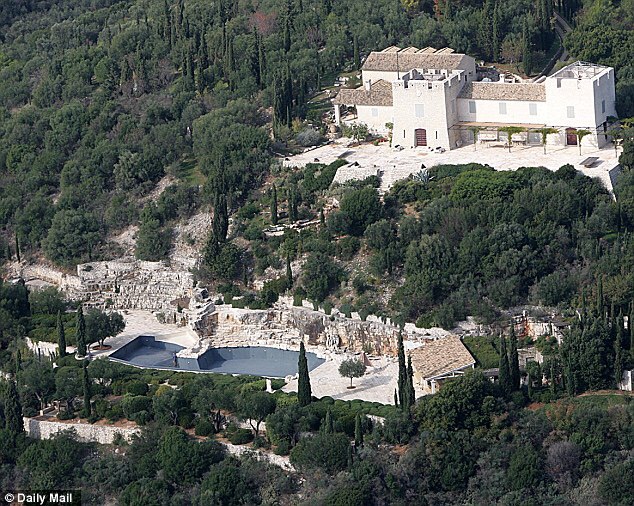 The Top of the Pyramid: The Rothschilds, the Vatican and the British ...
